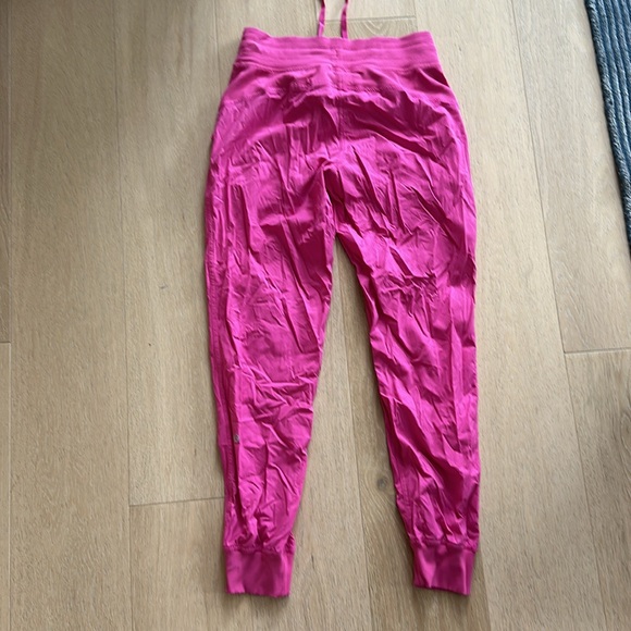 Lululemon Dance Studio Mid-Rise Jogger In Sonic Pink size 6 - Picture 4 of 4